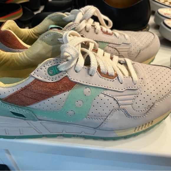 Saucony Shadow 5000 St. Barth
size w9.5 /m 8 - Picture 2 of 2